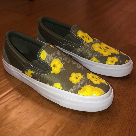 NEVER WORN Converse Floral Customized - Picture 2 of 6